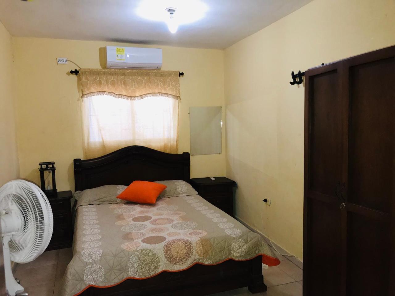Casa Hostal Buenavista バランキージャ エクステリア 写真