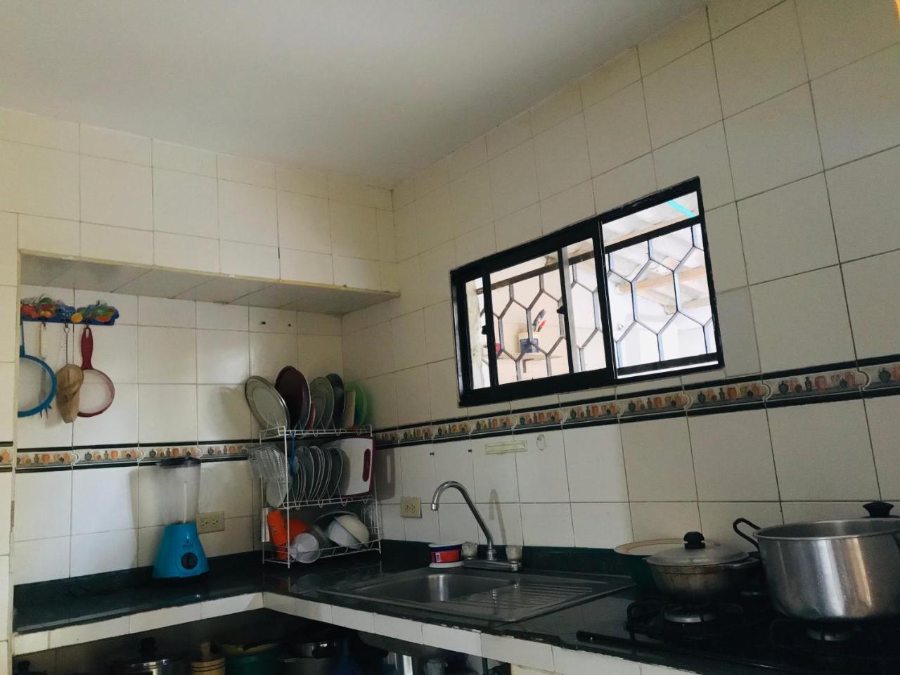 Casa Hostal Buenavista バランキージャ エクステリア 写真